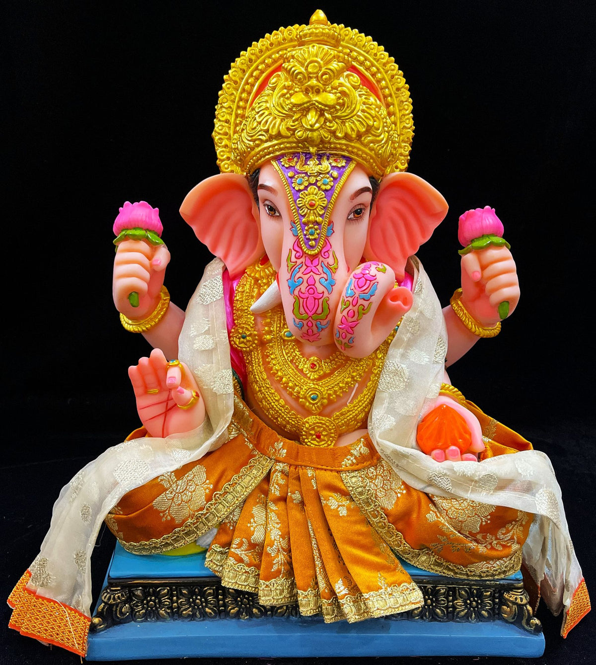 Dagdusheth Halwai Ganpati Dhoti made of Banaras Silk (Pure Silk) - Gold  Dhoti with Gold Shalya
