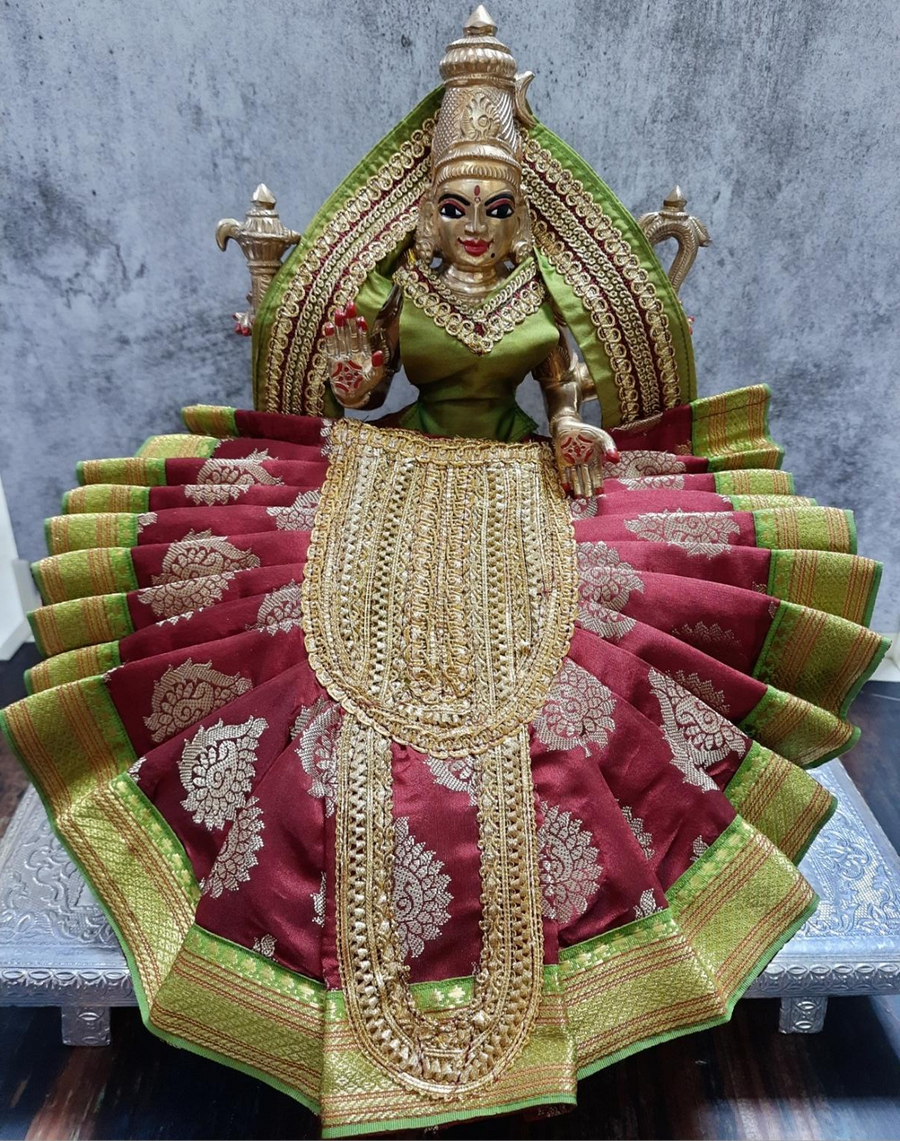 Deity Pre-stitched Kohlapur Mahalakshmi Saree made of Tapeta Silk (Not Pure Silk) - Maroon Saree with Green border, Green blouse and Shalya