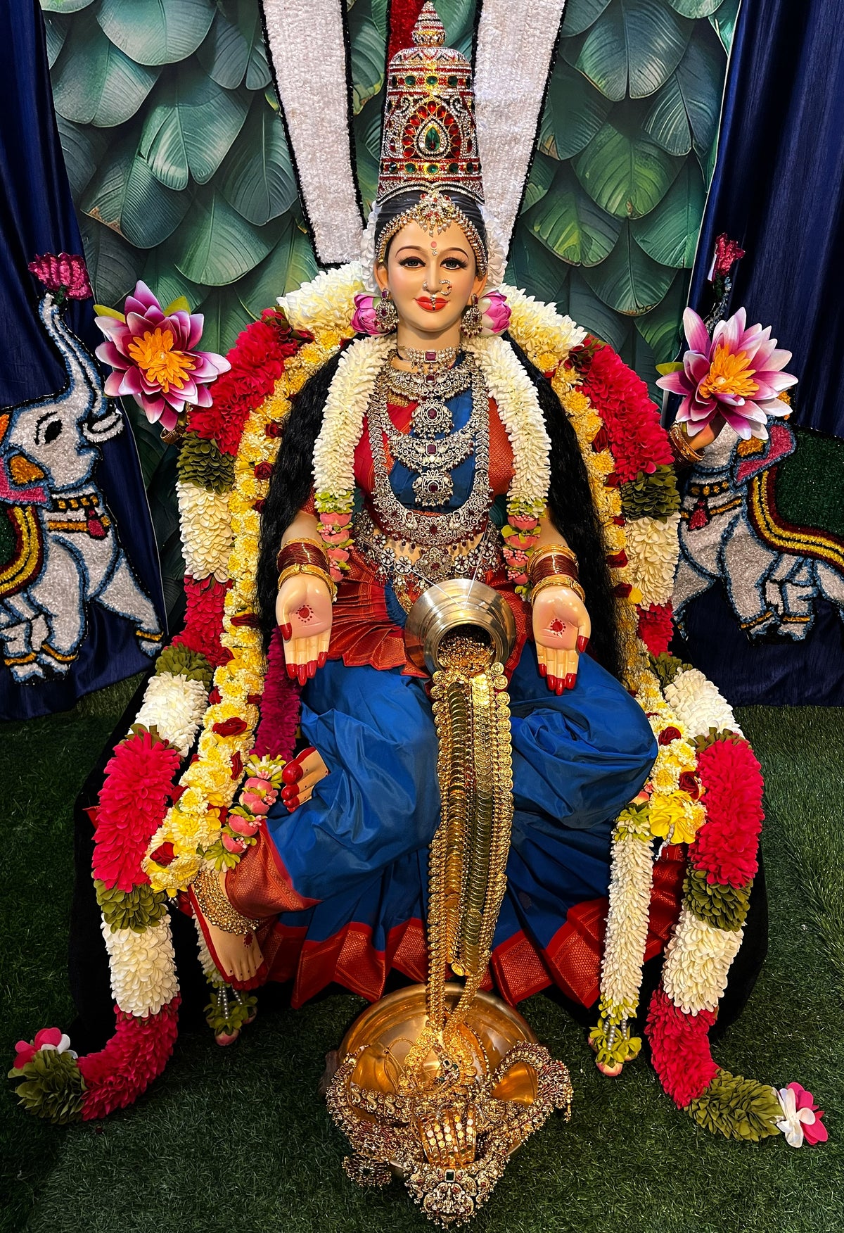 Premium Goddess Vara Lakshmi (Varamahalakshmi) Temple Style Complete Alankaram Collection | Fully Dismantlable Goddess Idol for Varamahalakshmi & Navaratri