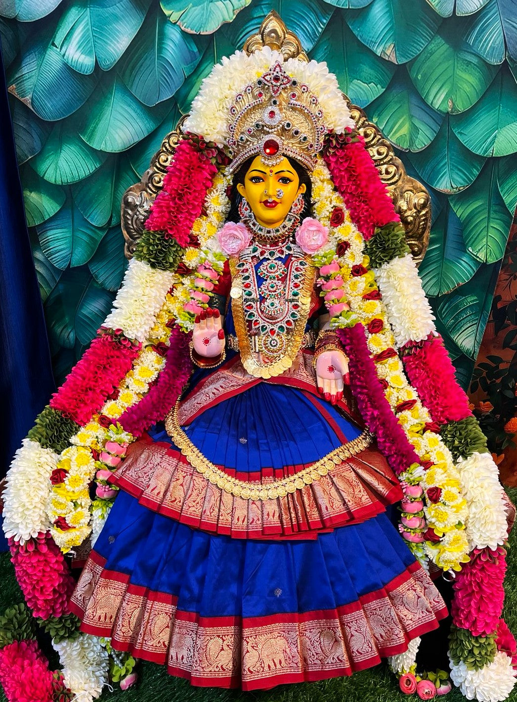Premium Varamahalakshmi Fiber Body with Banaras Kanjivaram Saree, Temple Jewellery, Stone Crown & Lotus Alankaram | Fully Dismantlable Goddess Idol for Varamahalakshmi & Navaratri 2