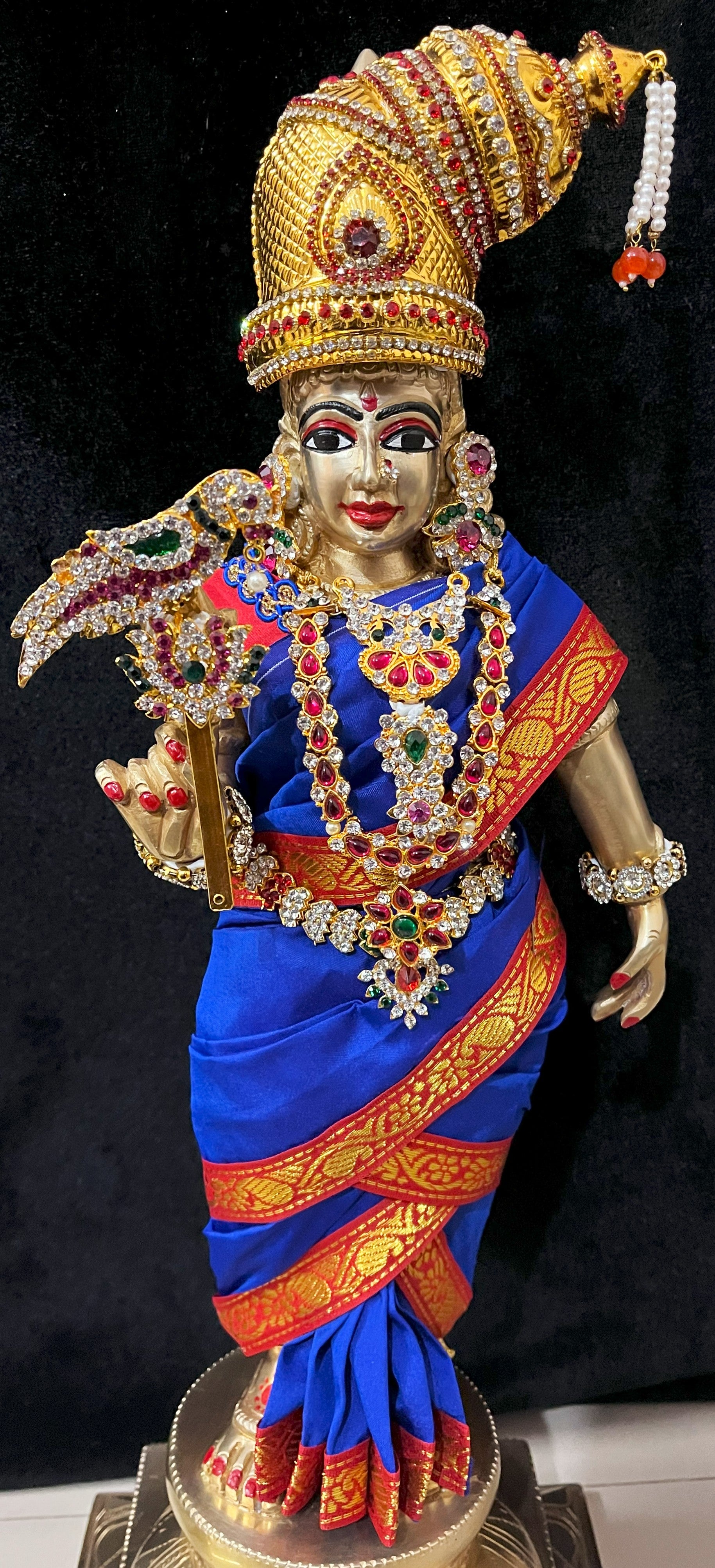 Deity Unstitched Meenakshi Saree made of Plain Silk (Not Pure Silk) - Royal Blue Saree with Red border and Red blouse 2