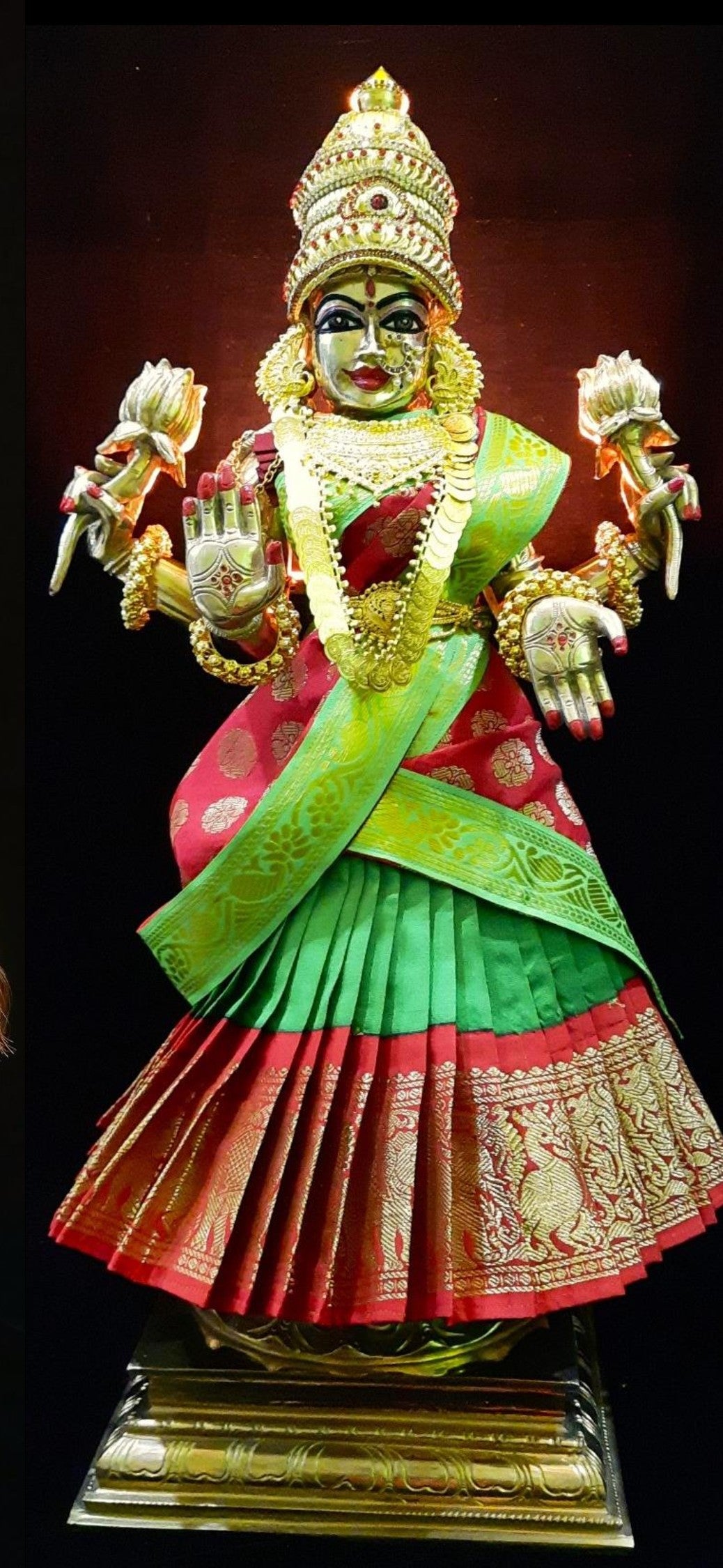 Deity half saree / lehenga patka made of Kanchivaram Pure Silk fabric. - Parrot Green colour lehenga with Red Border and Red colour dupatta 2