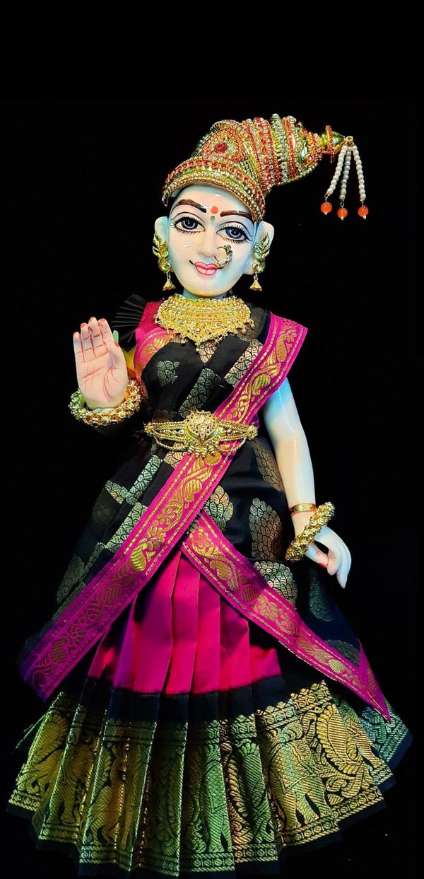 Deity half saree / lehenga patka made of Kanchivaram Pure Silk fabric. - Rani pink colour lehenga with Dark Green Border and Dark Green colour dupatta