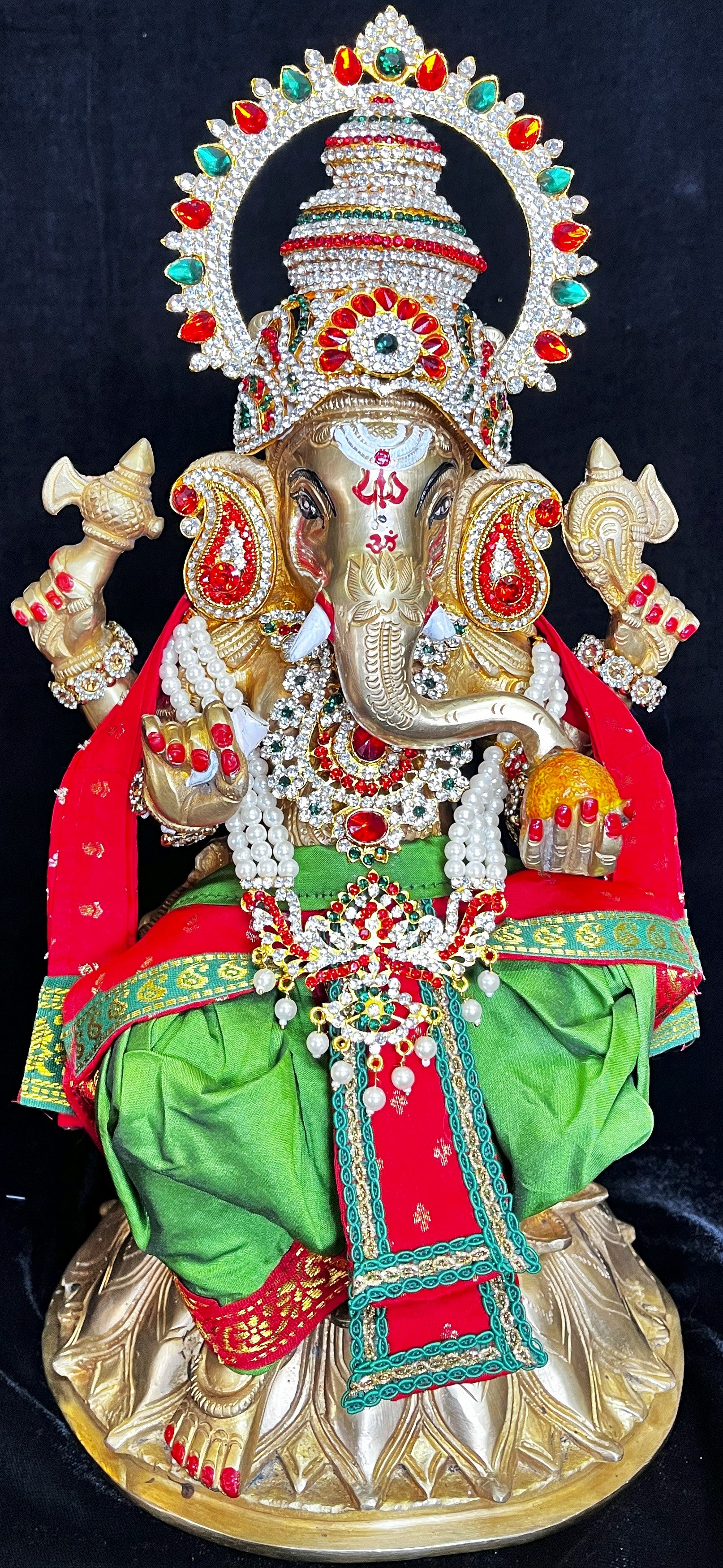 God Idol Dress – Dhoti, Bhgavan dress, Deity dhoti patka/shalya, Khes, Patka, Uparna Vastra for Ganpati, Krishna, Balaji, Murugan, Isar Ji | Gangaur, made of Kanchivaram Pure Silk material - Parrot Green colour dhoti with Red Border and Red colour Shalya