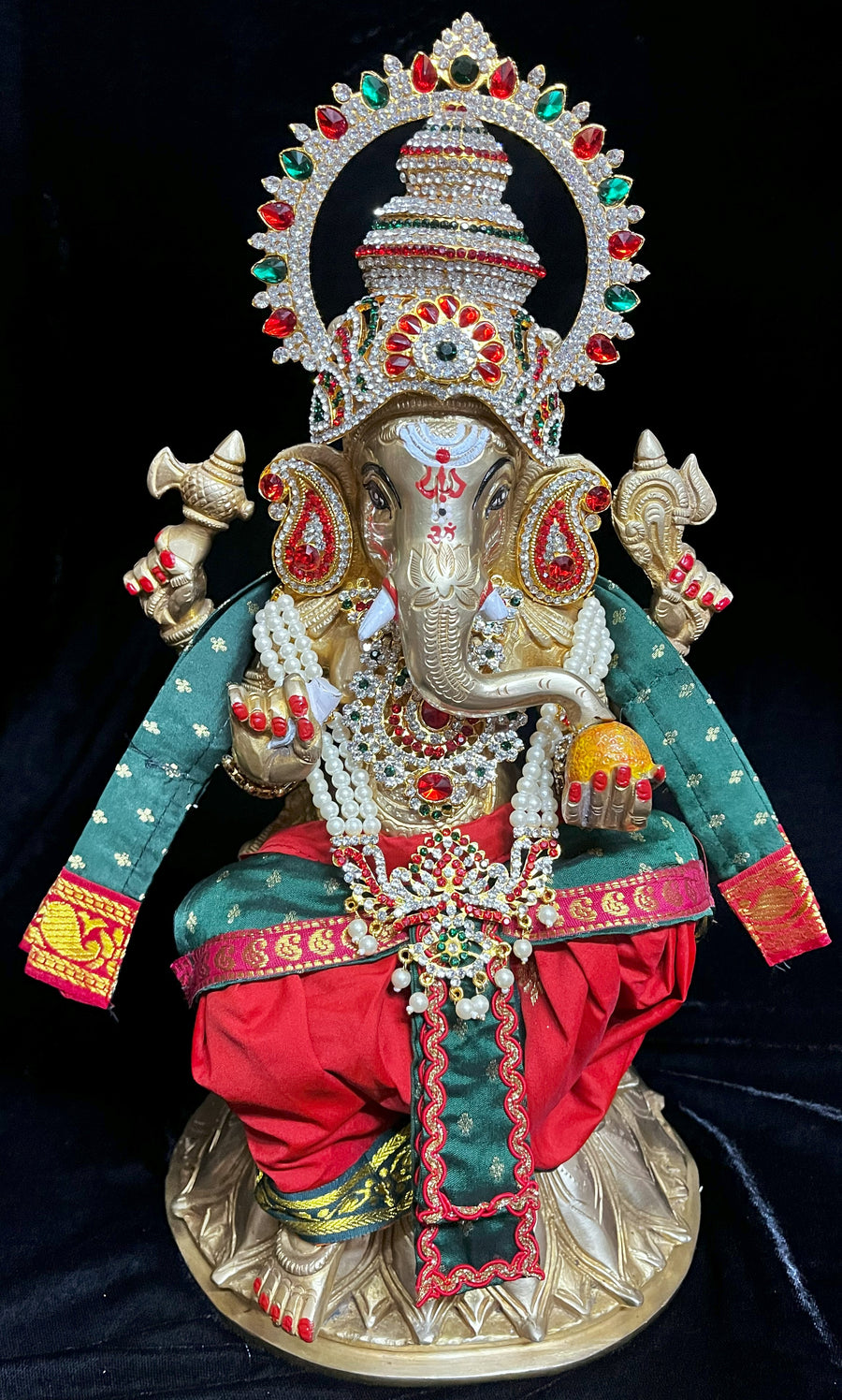 God Idol Dhoti Patka/Shalya, Kanchivaram Pure Silk - Red colour dhoti with Dark Green Border and Dark Green colour Shalya