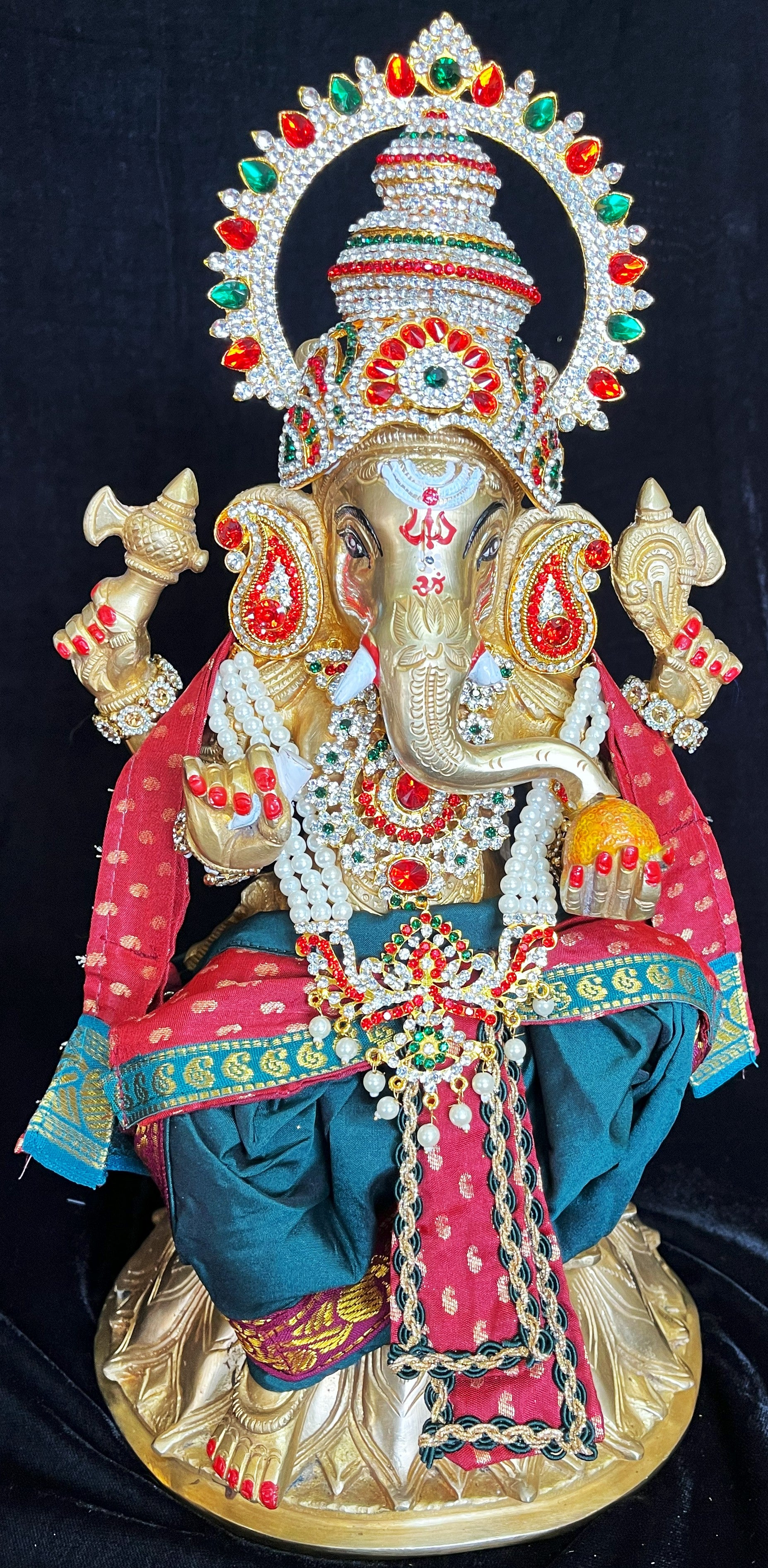 God Idol Dress – Dhoti, Bhgavan dress, Deity dhoti patka/shalya, Khes, Patka, Uparna Vastra for Ganpati, Krishna, Balaji, Murugan, Isar Ji | Gangaur, made of Kanchivaram Pure Silk material - Teal green colour dhoti with Red Border and Maroon colour Shalya