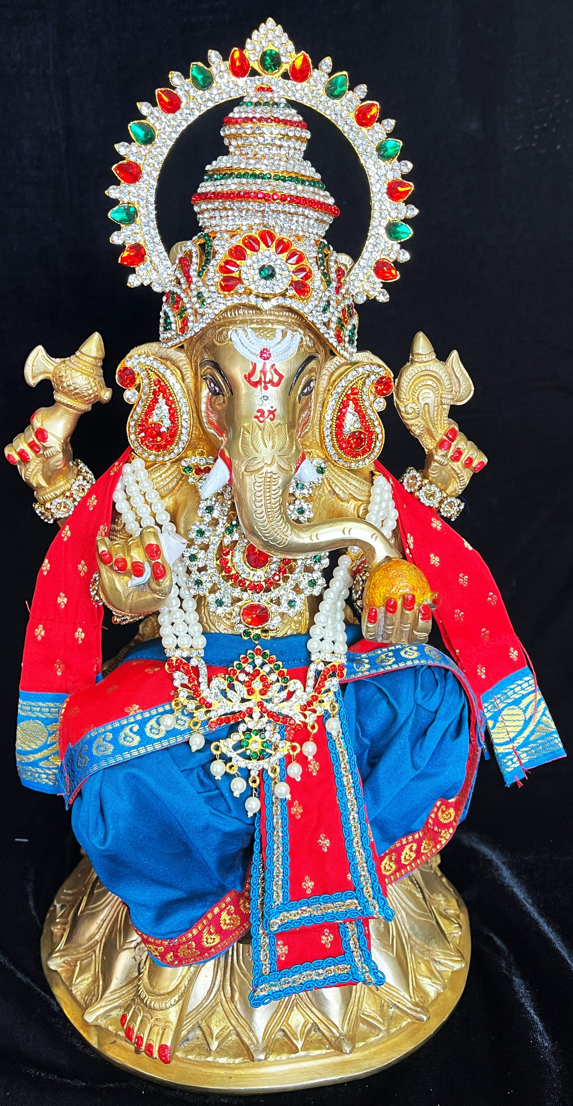 God Idol Dress – Dhoti, Bhgavan dress, Deity dhoti patka/shalya, Khes, Patka, Uparna Vastra for Ganpati, Krishna, Balaji, Murugan, Isar Ji | Gangaur, made of Kanchivaram Pure Silk material - Light blue colour dhoti with Red Border and Red colour Shalya