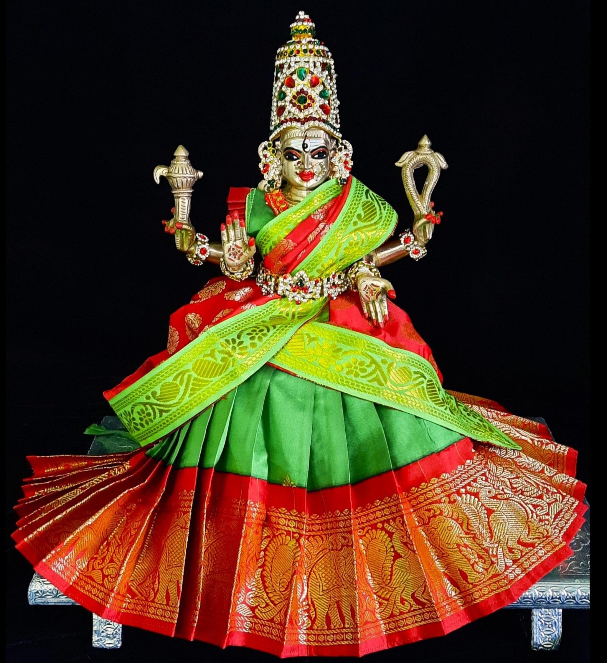 Deity half saree / lehenga patka made of Kanchivaram Pure Silk fabric. - Parrot Green colour lehenga with Red Border and Red colour dupatta 3