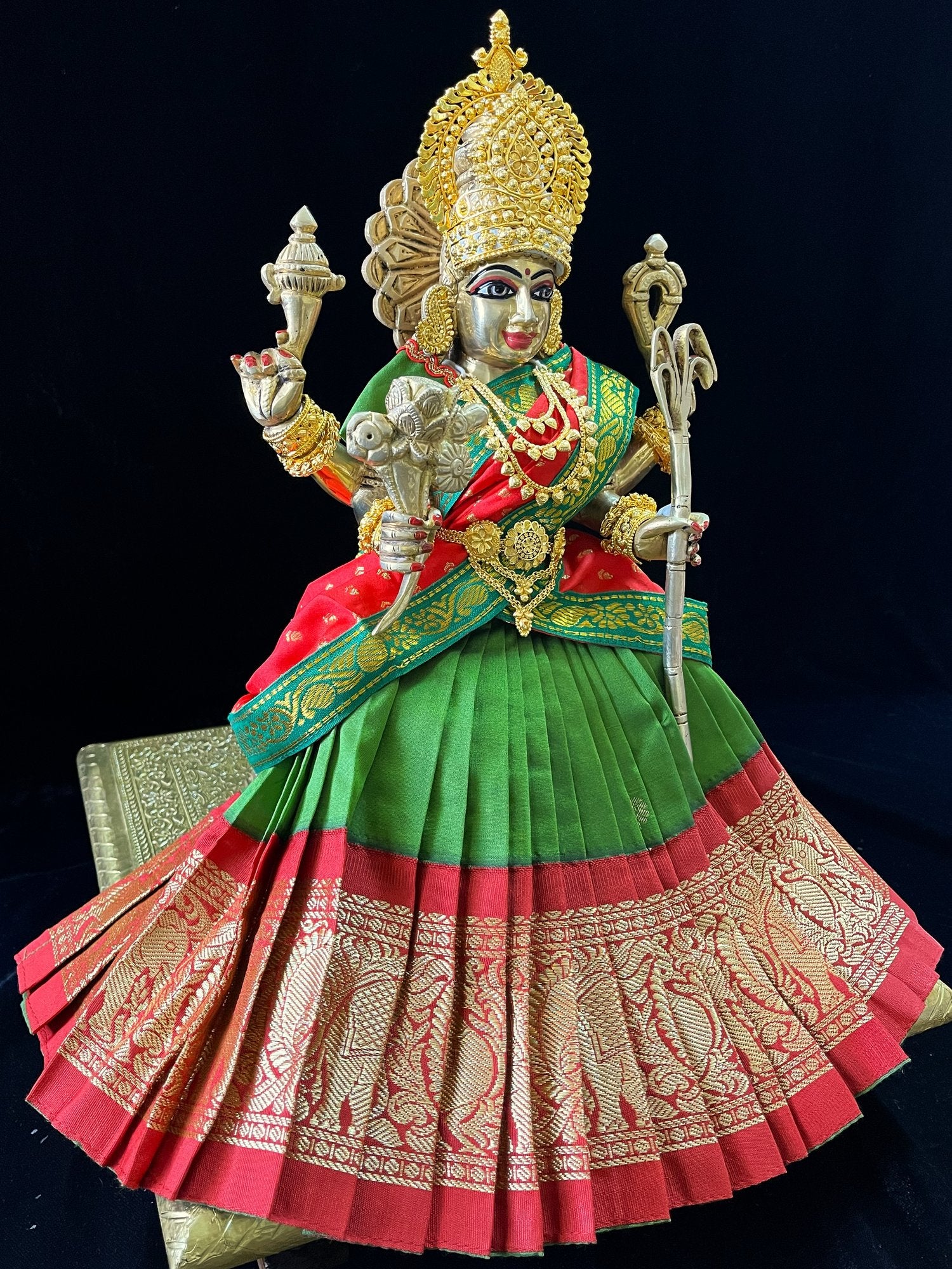 Deity half saree / lehenga patka made of Kanchivaram Pure Silk fabric. - Parrot Green colour lehenga with Red Border and Red colour dupatta 6