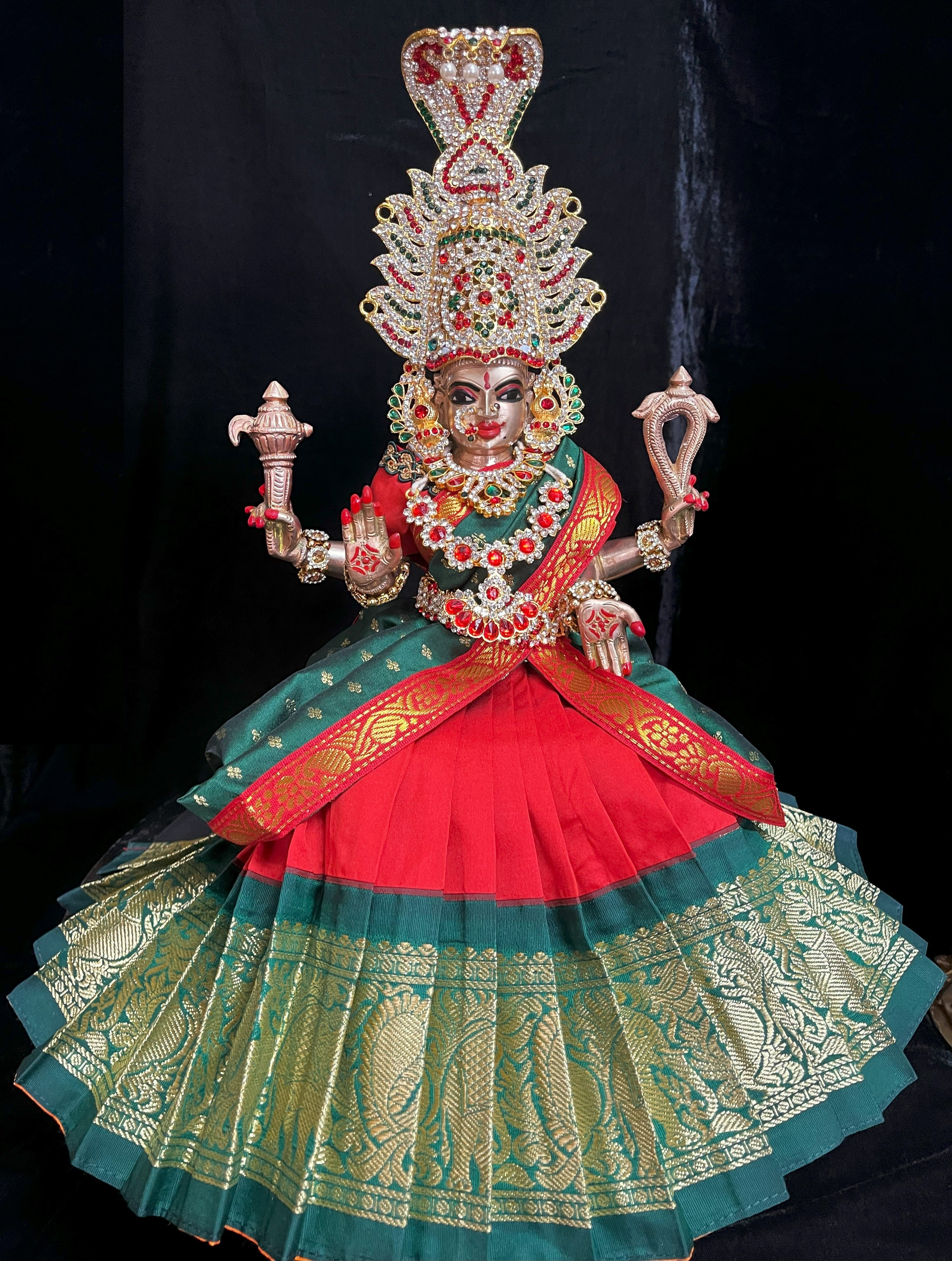 Deity half saree / lehenga patka made of Kanchivaram Pure Silk fabric. - Red colour lehenga with Dark Green Border and Dark Green colour dupatta 3
