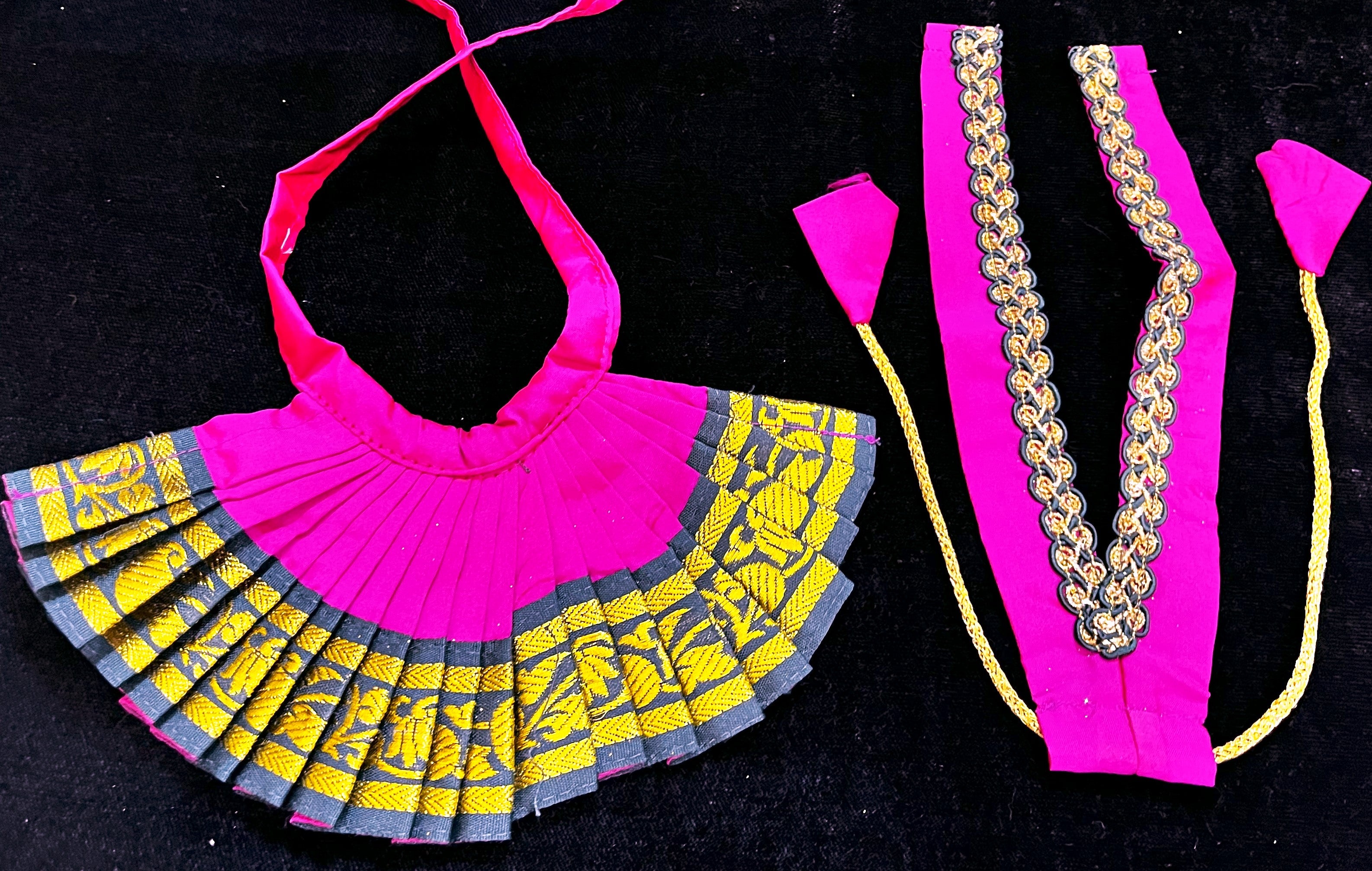Deity half saree / lehenga patka made of Kanchivaram Pure Silk fabric. - Rani Pink colour lehenga with Green Border and Royal Blue colour dupatta 4
