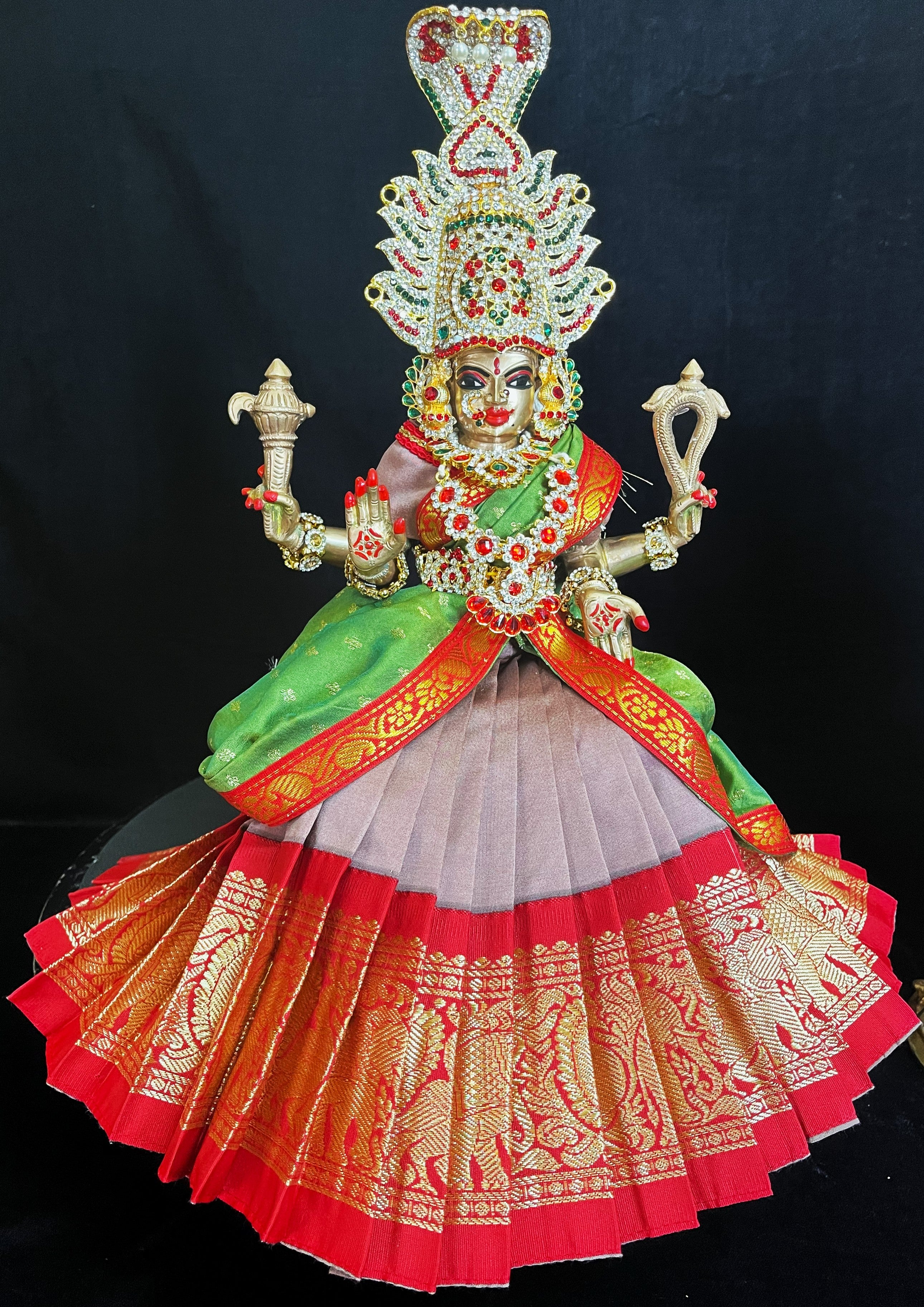 Deity half saree / lehenga patka made of Kanchivaram Pure Silk fabric. - Onion colour lehenga with Red Border and Sap Light Green colour dupatta 2