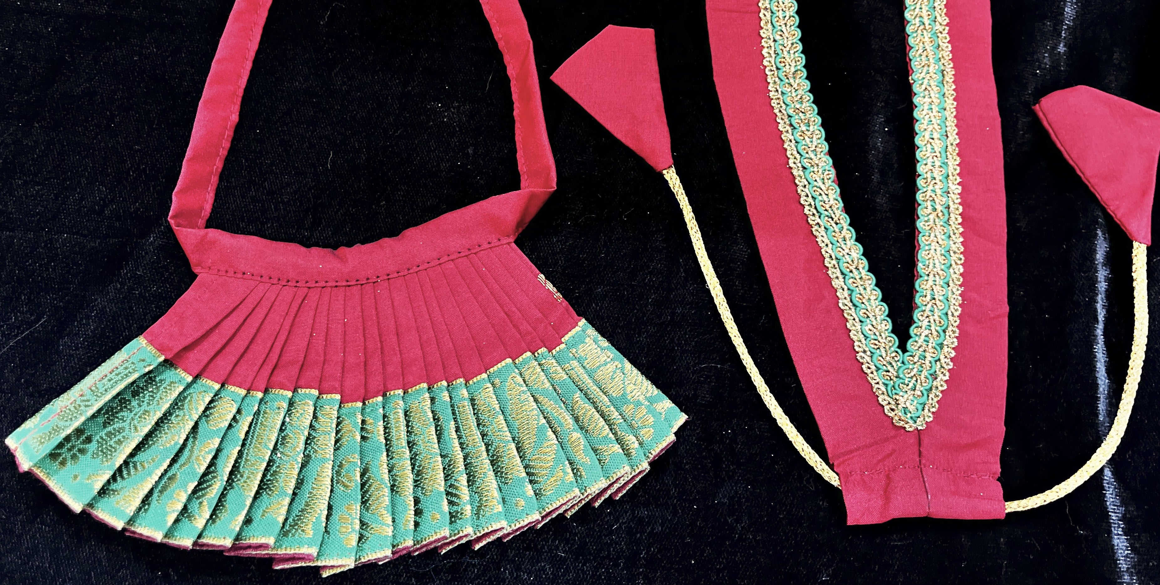 Deity half saree / lehenga patka made of Kanchivaram Pure Silk fabric. - Dark Red colour lehenga with Green Border and Green colour dupatta 4
