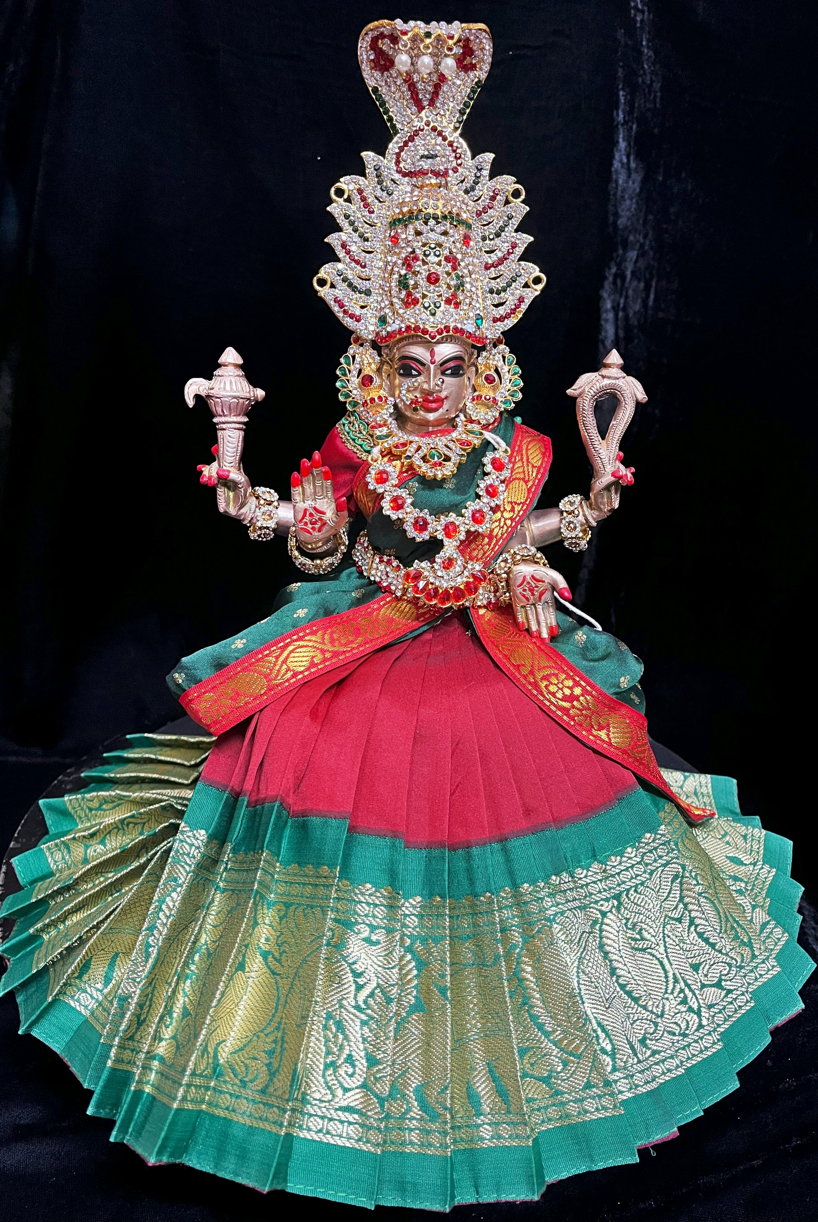Deity half saree / lehenga patka made of Kanchivaram Pure Silk fabric. - Dark Red colour lehenga with Green Border and Green colour dupatta 3