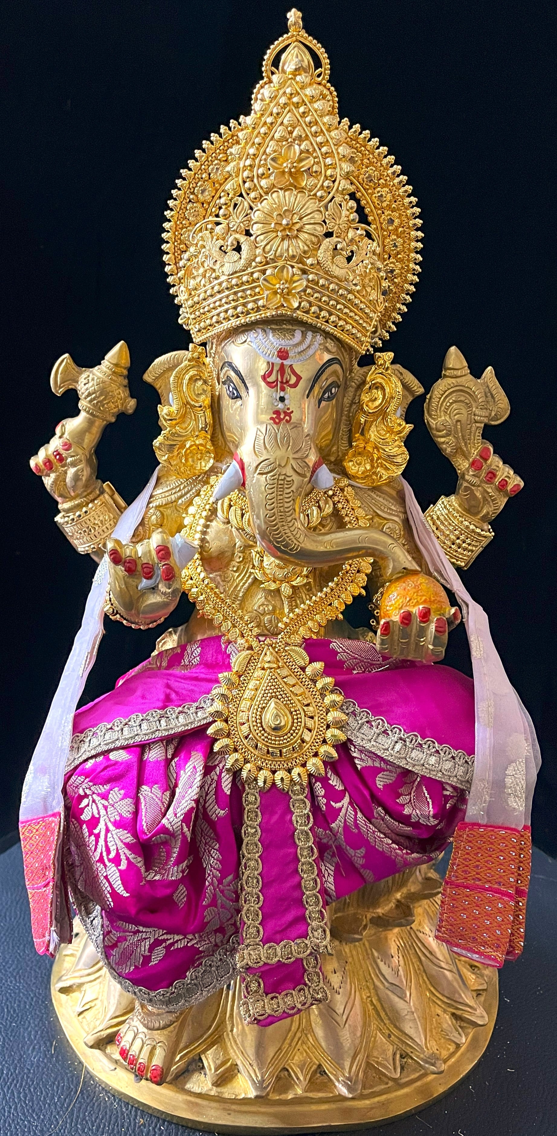 Deity dhoti and patka shalya / Uparna vastra made of Banaras Pure Silk fabric. - Pink colour dhoti with Light Pink colour shalya 2