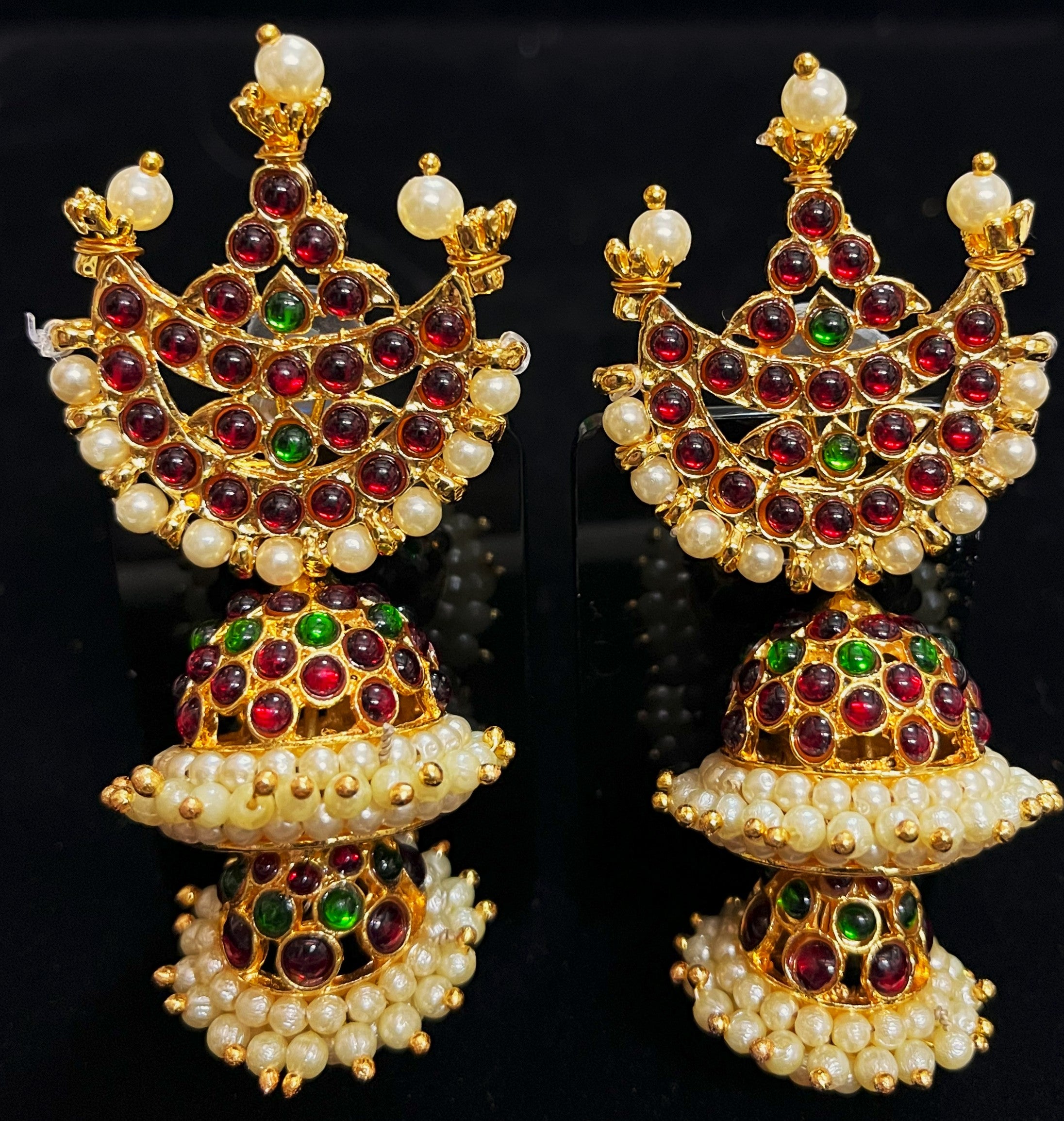Deity earrings - Pearls with read and green kemp stones on Gold plated metal alloy 1