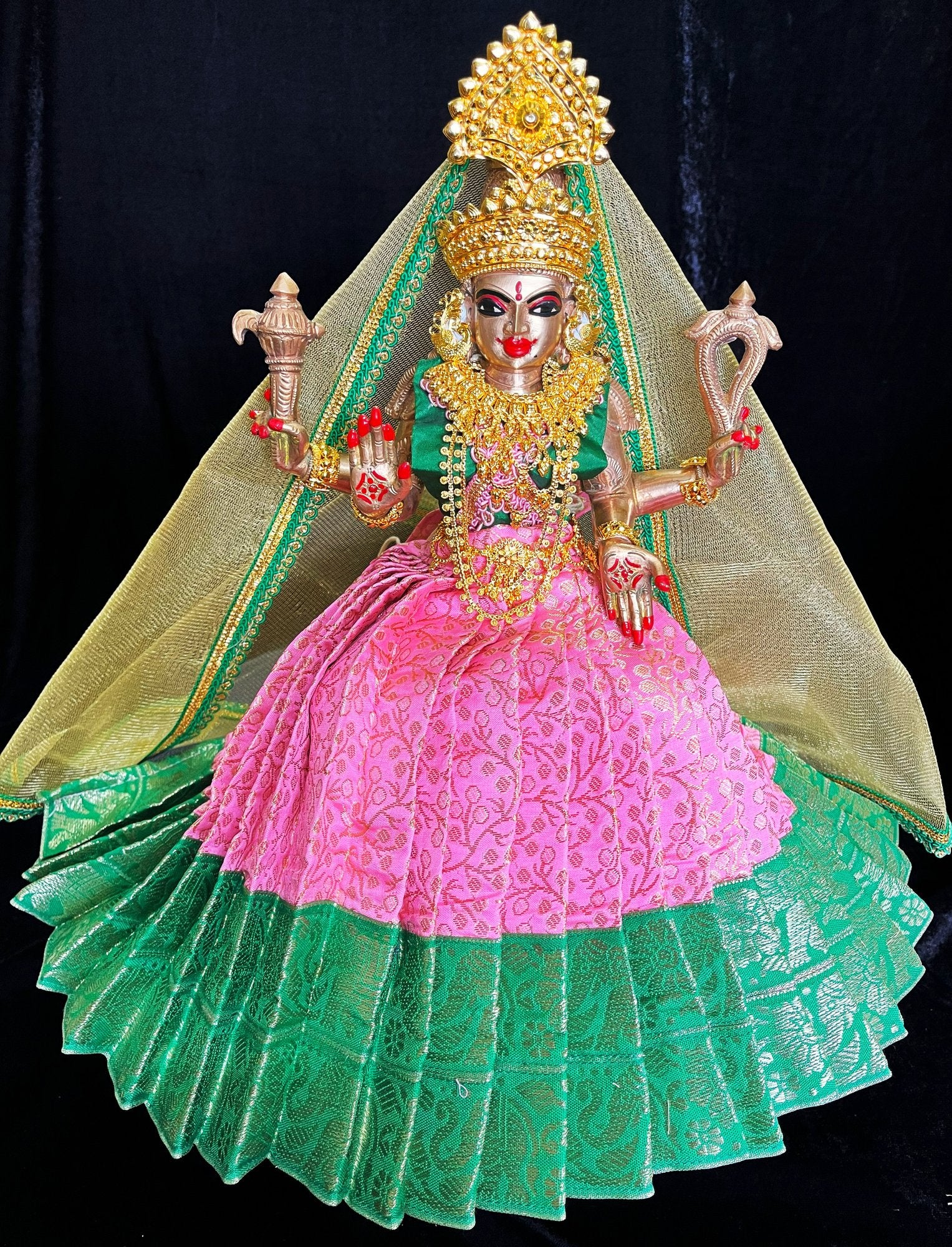 Deity half saree / lehenga patka made of Brocade Silk Fabric (Pure Silk) - Baby Pink lehenga with Green zari border and Gold net dupatta 2