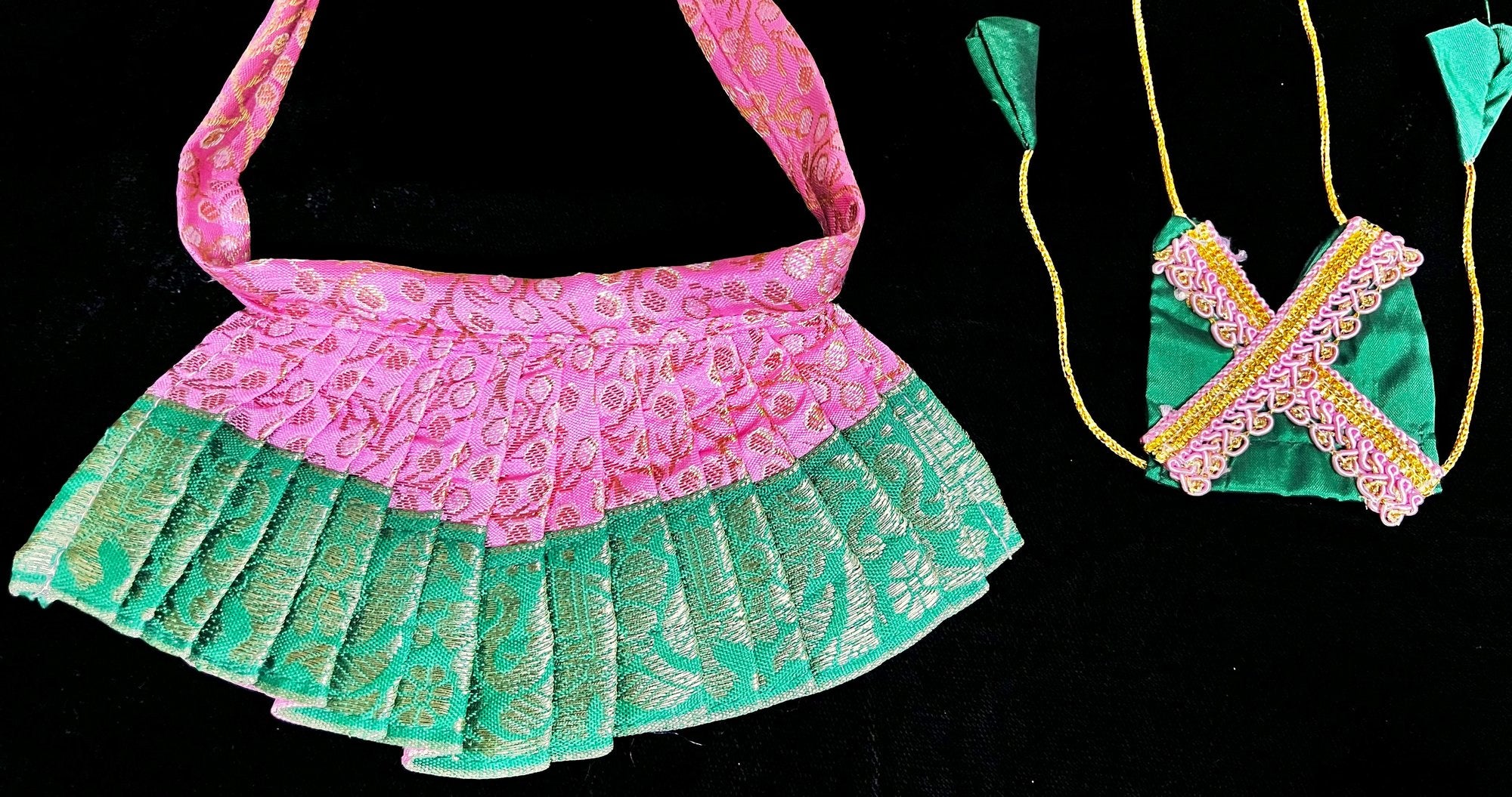 Deity half saree / lehenga patka made of Brocade Silk Fabric (Pure Silk) - Baby Pink lehenga with Green zari border and Gold net dupatta 3