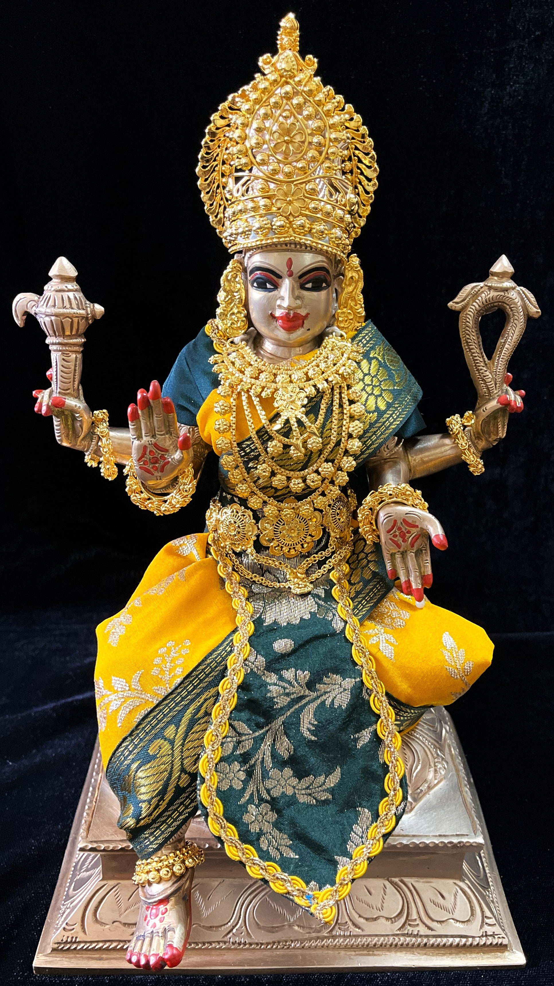 Deity Temple Saree Style Saree made of Chanderi Zari Silk (Not Pure Silk) - Yellow saree with Bottle Green Border, Bottle Green Blouse and Pleat 1
