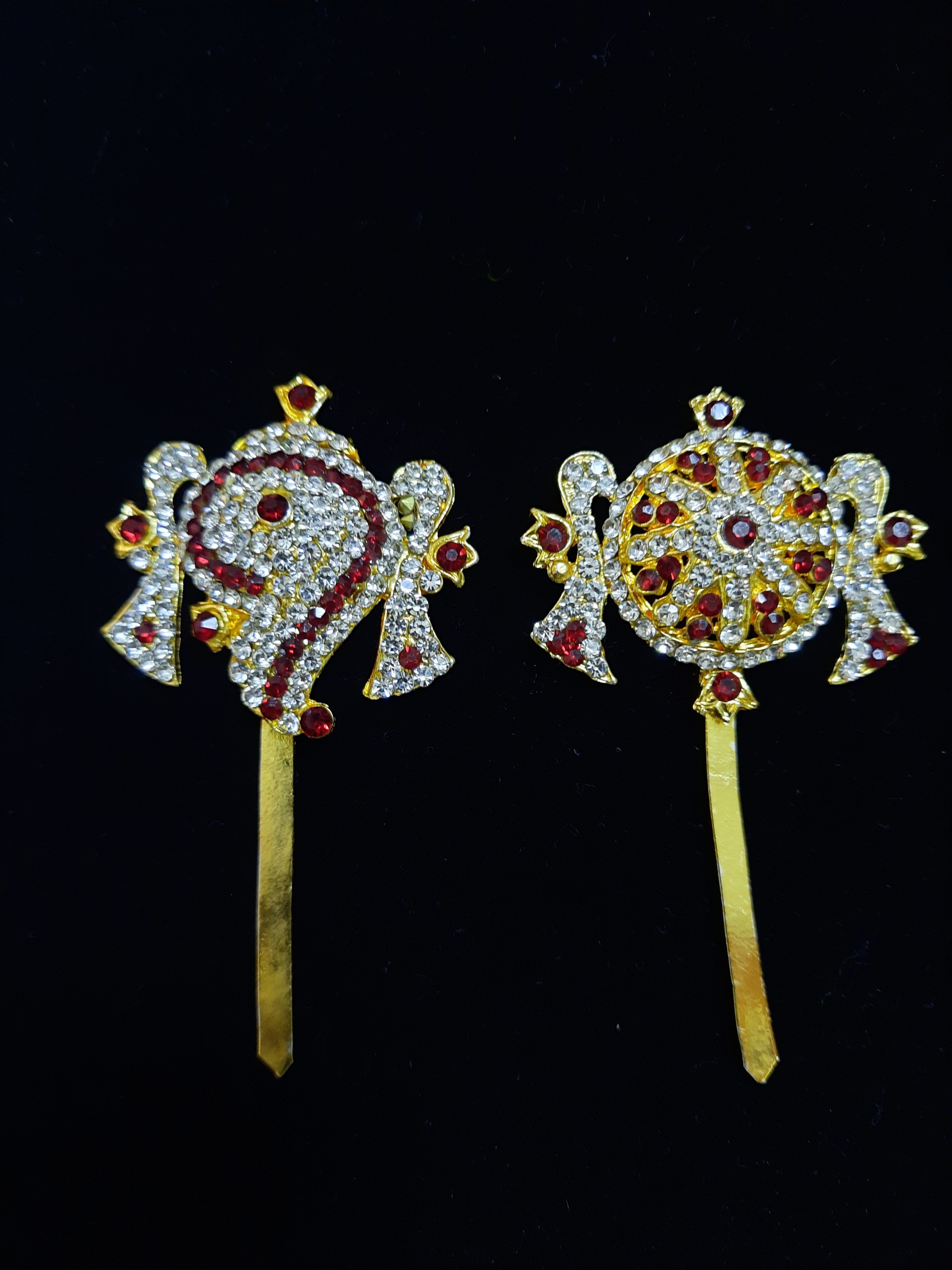 Shanku Chakra Ayudha Set – Lord Vishnu / Balaji Symbols - Red and white stones on gold plated metal alloy - Length: 3.5 inches 1