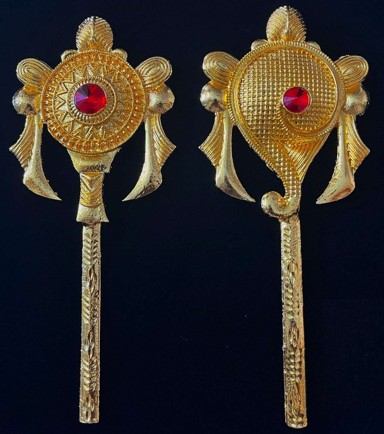 Shanku Chakra Ayudha Set – Lord Vishnu / Balaji Symbols - Red stone on gold plated metal alloy - Length: 4.5 inches 1